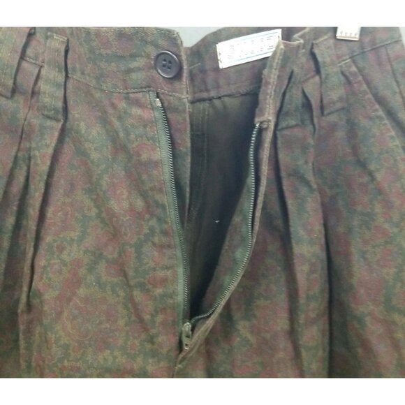 Skoozi Vtg Black/Red Pattern High Waisted Mom Shorts, No Tag, 19”L x 13”W x 18”H - Picture 3 of 5